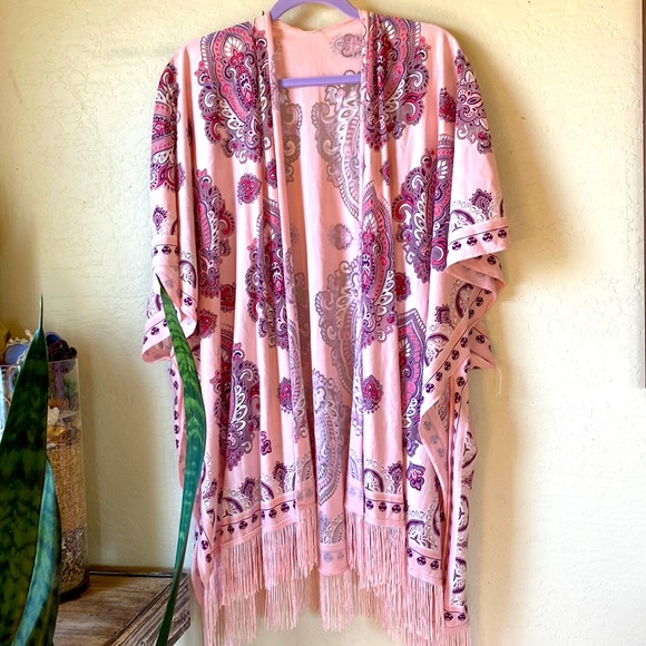 Stunning fringe kimono style shawl - Picture 3 of 5